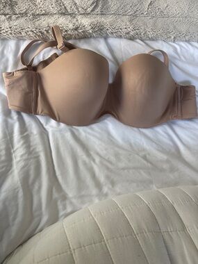 Victoria's Secret Beige Convertible Bra with Pale Pink Tags